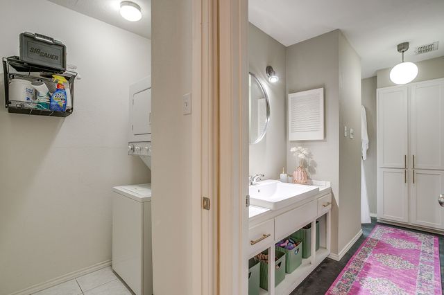 1211 Roaring Springs Road, Fort Worth, TX 76114