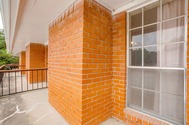 1211 Roaring Springs Road, Fort Worth, TX 76114