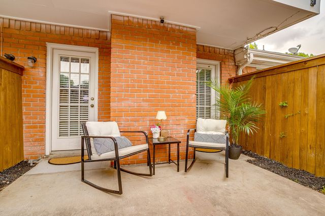 1211 Roaring Springs Road, Fort Worth, TX 76114