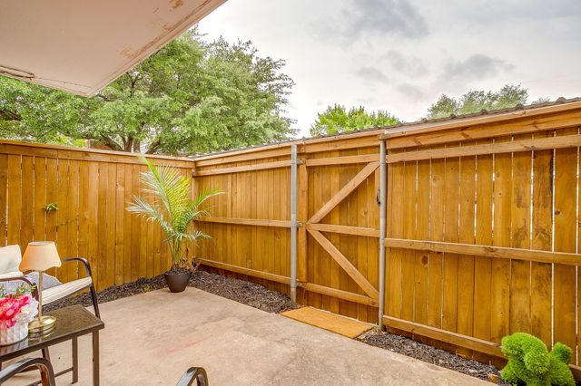 1211 Roaring Springs Road, Fort Worth, TX 76114