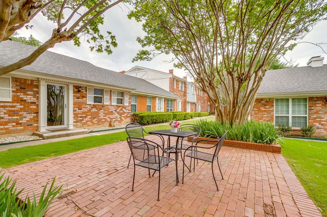 1211 Roaring Springs Road, Fort Worth, TX 76114