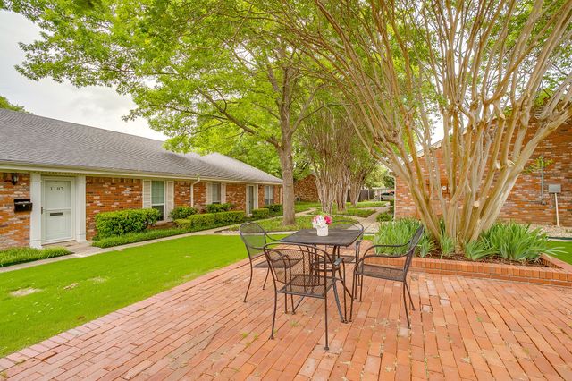 1211 Roaring Springs Road, Fort Worth, TX 76114