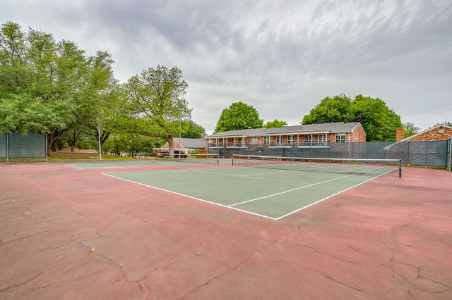 1211 Roaring Springs Road, Fort Worth, TX 76114