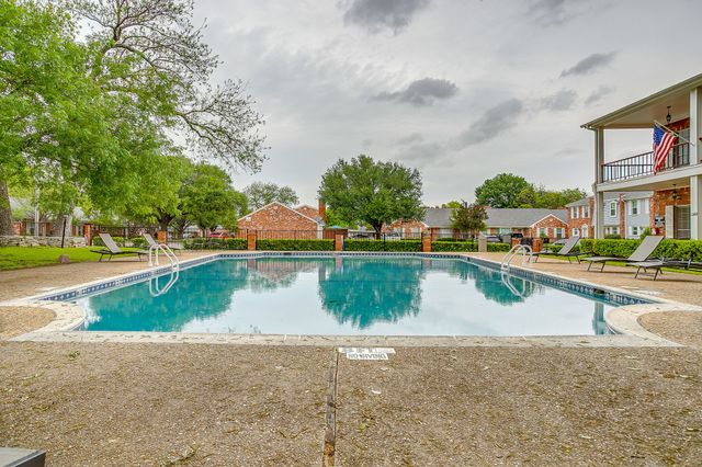1211 Roaring Springs Road, Fort Worth, TX 76114