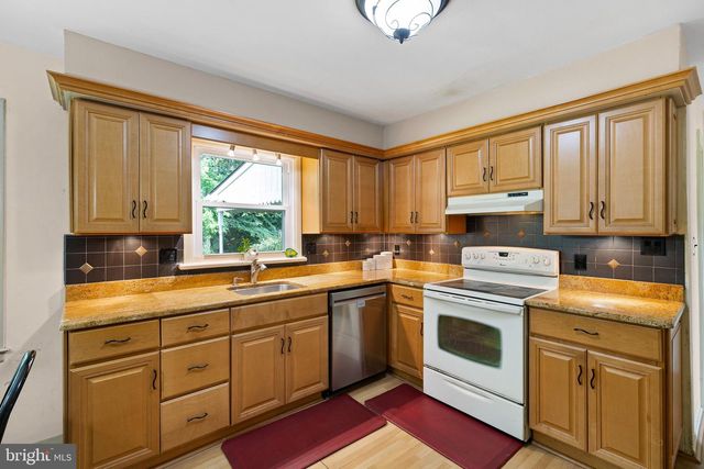231 E SENECA DR, Newark, DE 19702