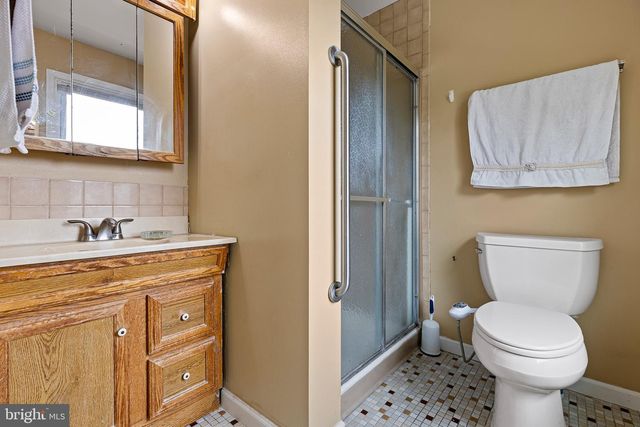 231 E SENECA DR, Newark, DE 19702
