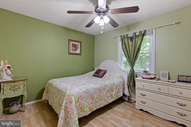 231 E SENECA DR, Newark, DE 19702