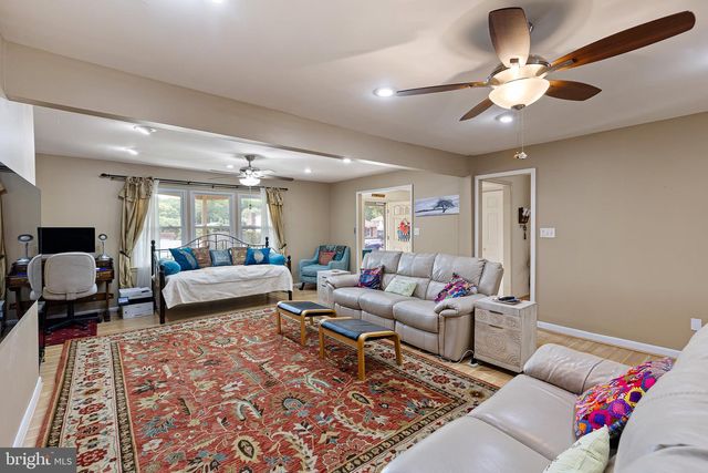231 E SENECA DR, Newark, DE 19702
