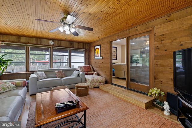 231 E SENECA DR, Newark, DE 19702