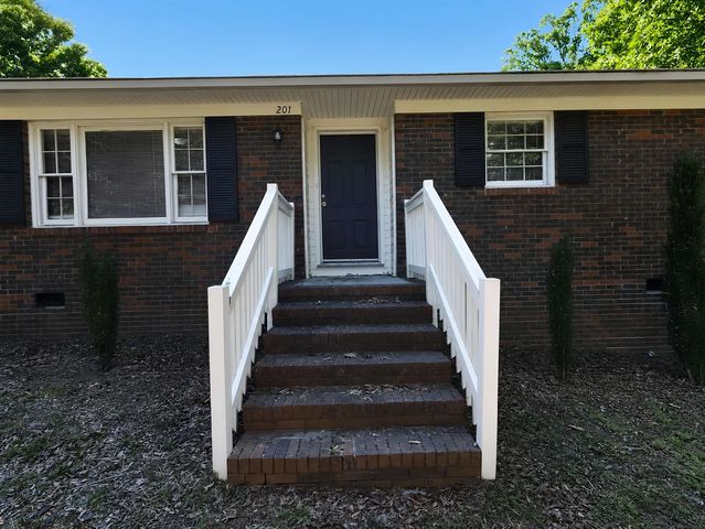 201 Tucker Rd, Spartanburg, SC 29306