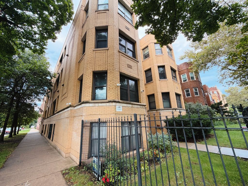 2222 W Rosemont Avenue 2E, Chicago, IL 60659 — exterior