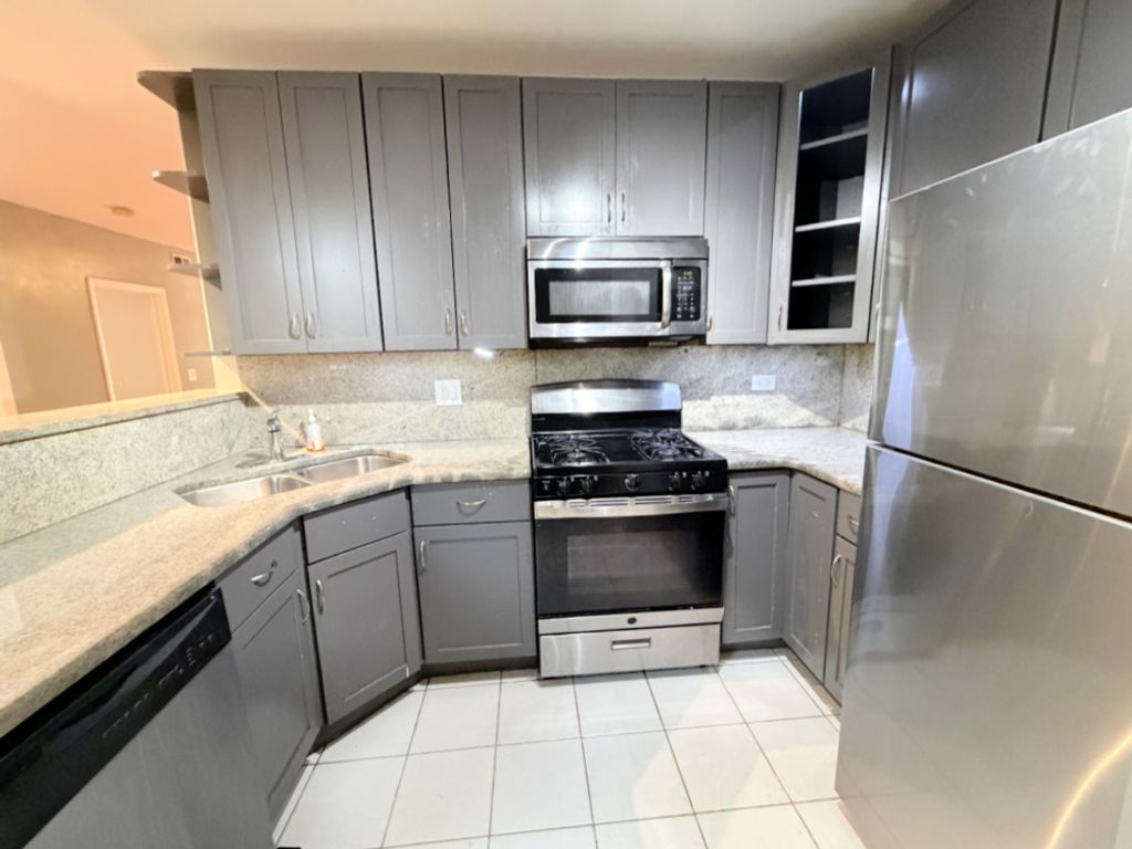 2222 W Rosemont Avenue 2E, Chicago, IL 60659 — photo 4