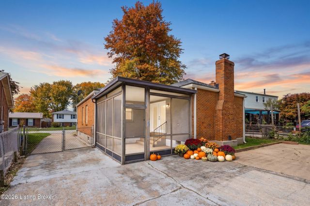 4309 Hunsinger Ln, Louisville, KY 40220