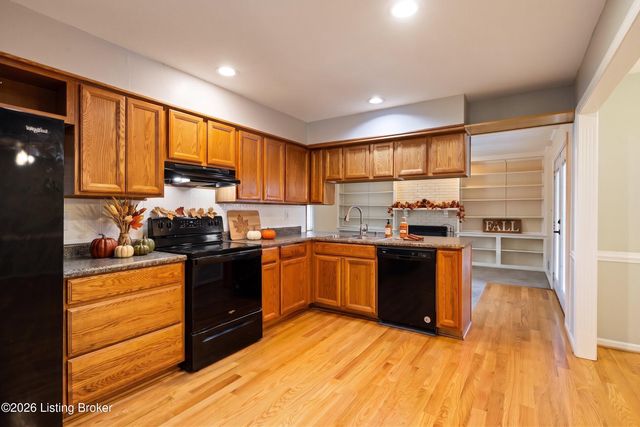 4309 Hunsinger Ln, Louisville, KY 40220
