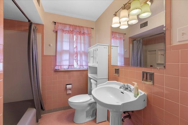 5408 Harvard Terrace, Skokie, IL 60077