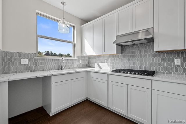 1057 Overlook Drive, Saline, MI 48176