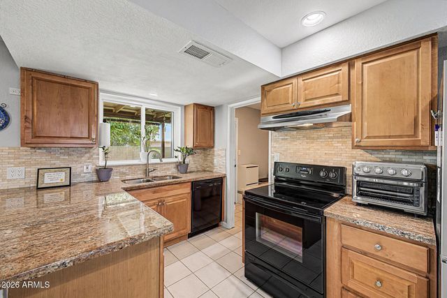 19810 N 5TH Avenue, Phoenix, AZ 85027