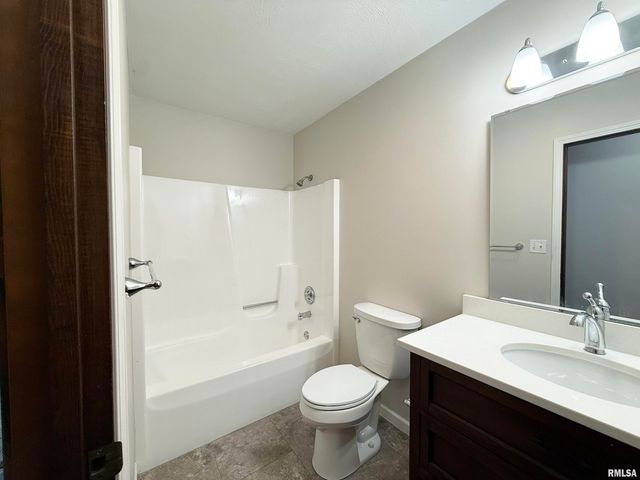 1908 BAYVIEW Court, Springfield, IL 62704