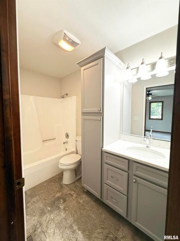 1908 BAYVIEW Court, Springfield, IL 62704