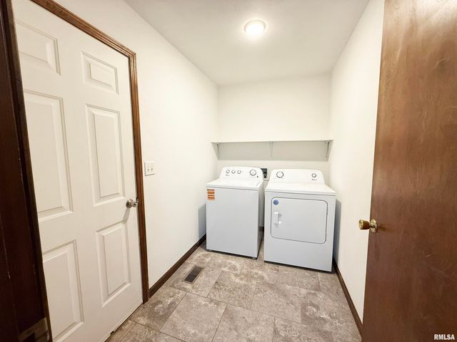 1908 BAYVIEW Court, Springfield, IL 62704