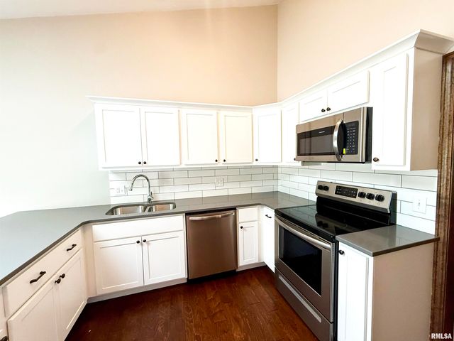 1908 BAYVIEW Court, Springfield, IL 62704