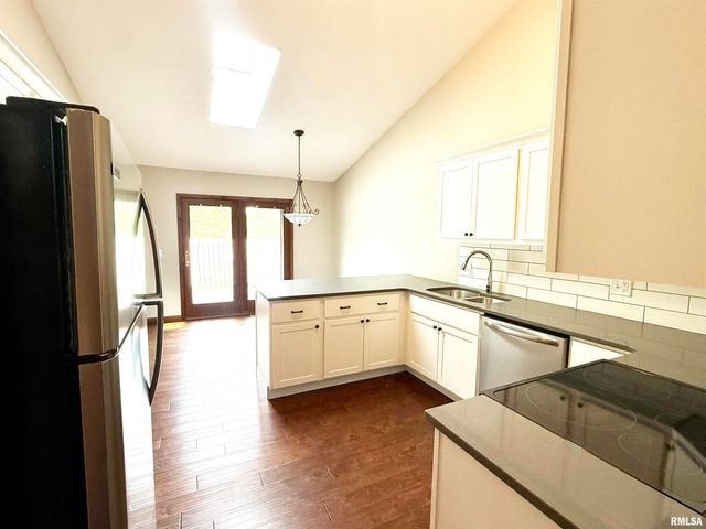 1908 BAYVIEW Court, Springfield, IL 62704