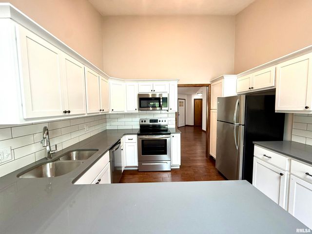 1908 BAYVIEW Court, Springfield, IL 62704