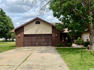 1908 BAYVIEW Court, Springfield, IL 62704