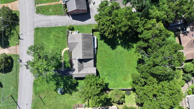 1207 Kenwood Dr, Nashville, TN 37216