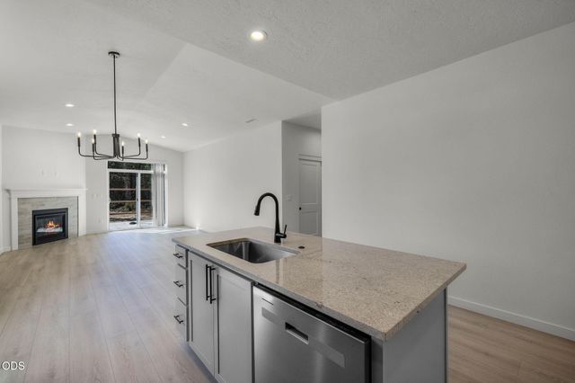 16651 Neil Lane 12, La Pine, OR 97739