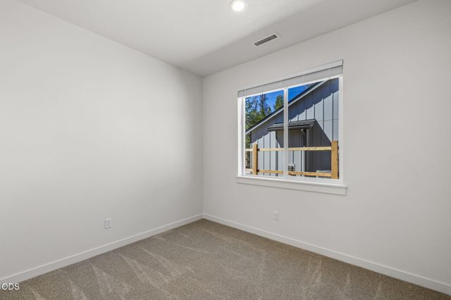 16651 Neil Lane 12, La Pine, OR 97739
