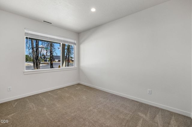 16651 Neil Lane 12, La Pine, OR 97739