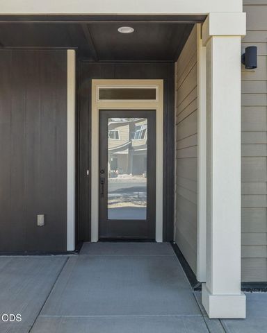 16651 Neil Lane 12, La Pine, OR 97739