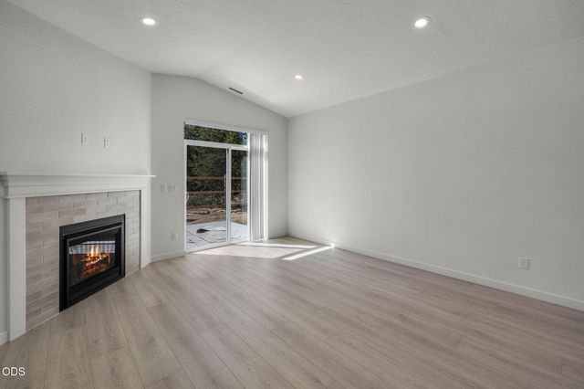 16651 Neil Lane 12, La Pine, OR 97739