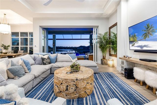 14248 Laguna Springs LN, Naples, FL 34114