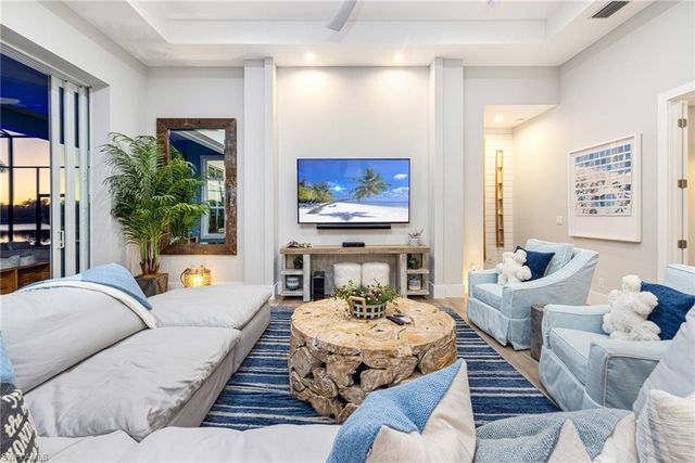 14248 Laguna Springs LN, Naples, FL 34114