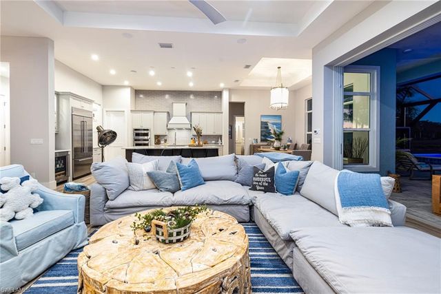 14248 Laguna Springs LN, Naples, FL 34114