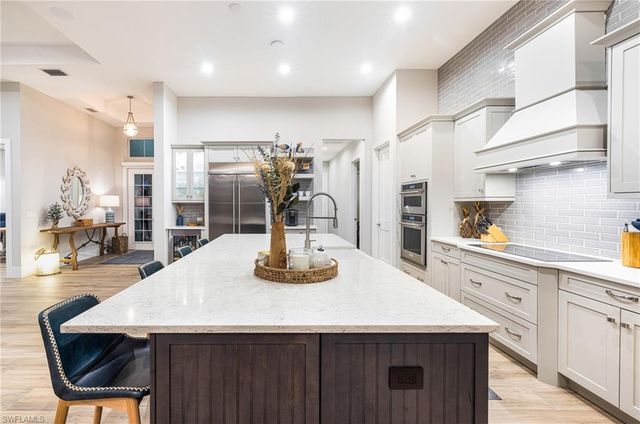 14248 Laguna Springs LN, Naples, FL 34114