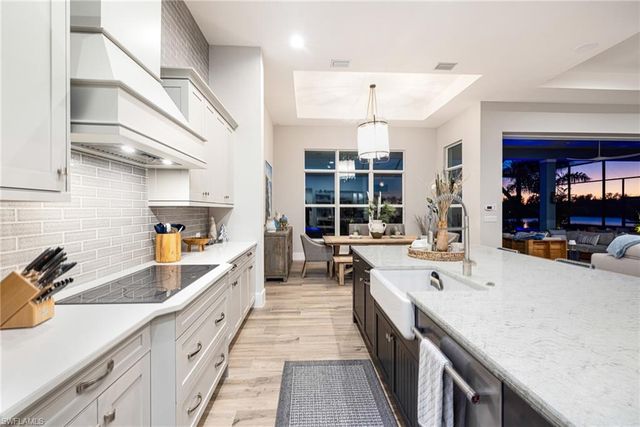 14248 Laguna Springs LN, Naples, FL 34114