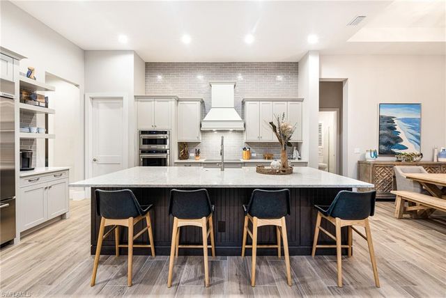 14248 Laguna Springs LN, Naples, FL 34114