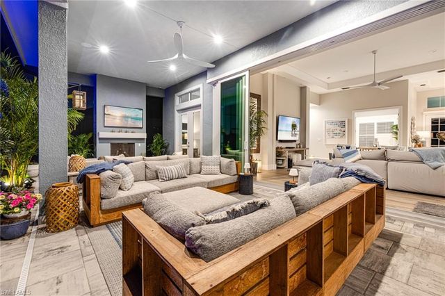 14248 Laguna Springs LN, Naples, FL 34114