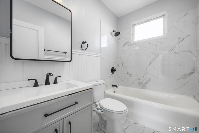 6 Parkway Drive, Stratford, CT 06614