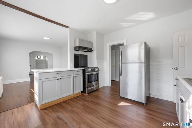 6 Parkway Drive, Stratford, CT 06614