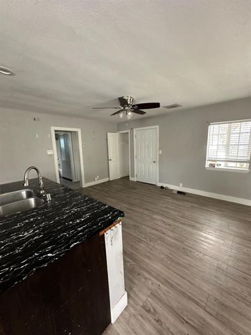 2372 North Ave, Sacramento, CA 95838