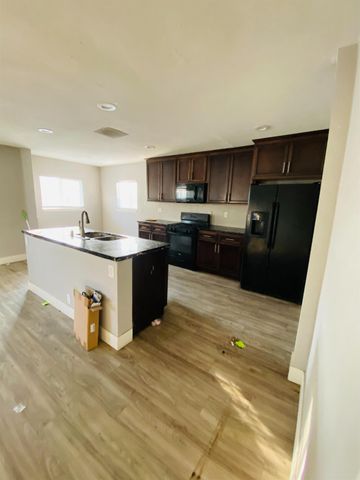 2372 North Ave, Sacramento, CA 95838