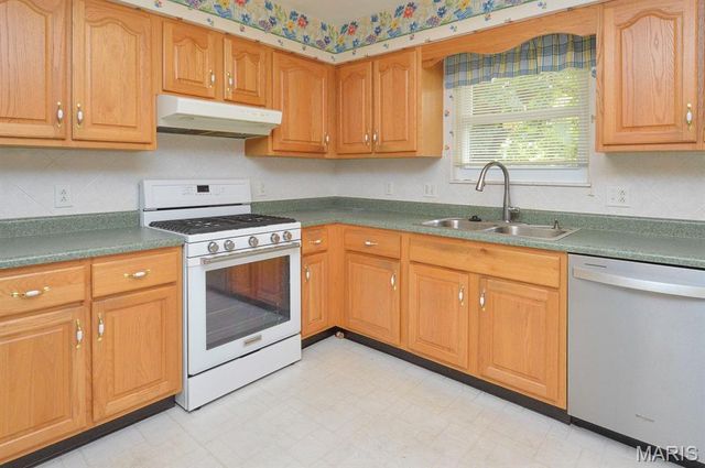 309 Sunset Drive, Smithton, IL 62285