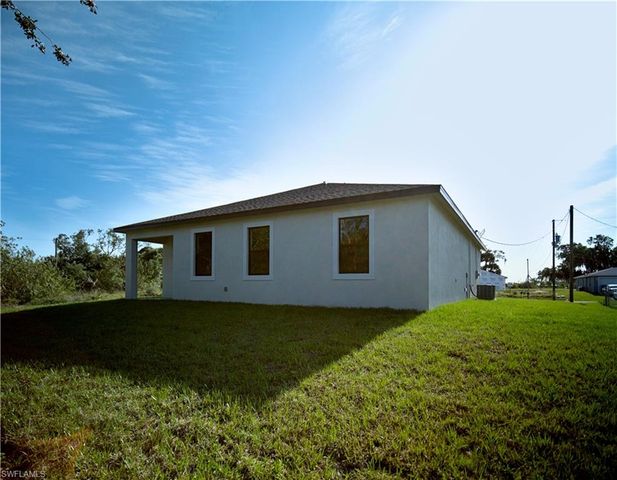 3027 NE Beechwood CIR, Labelle, FL 33935
