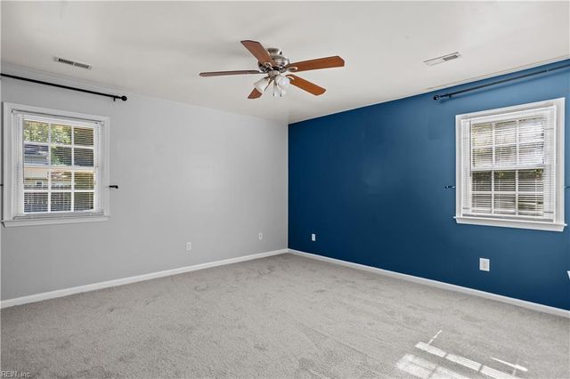 11 Newgate Village RD, Hampton, VA 23666