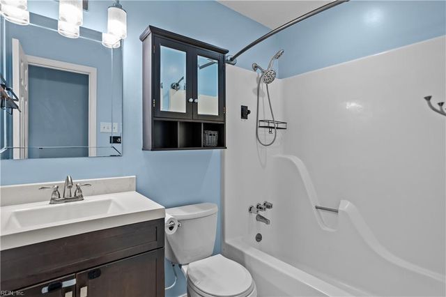 11 Newgate Village RD, Hampton, VA 23666
