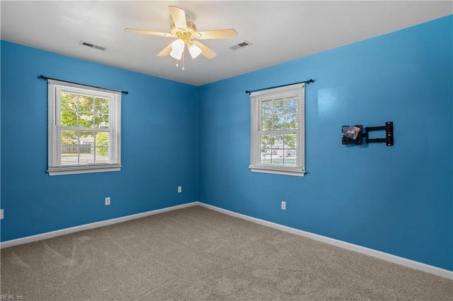 11 Newgate Village RD, Hampton, VA 23666